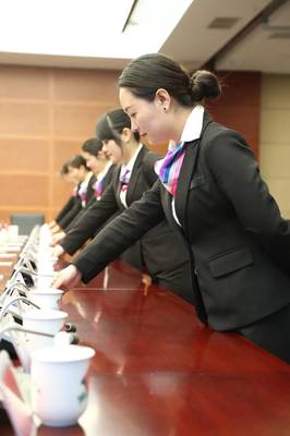 【內(nèi)訓(xùn)課件】物業(yè)一線(xiàn)員工服務(wù)意識(shí)及溝通技巧之?dāng)z影服務(wù)